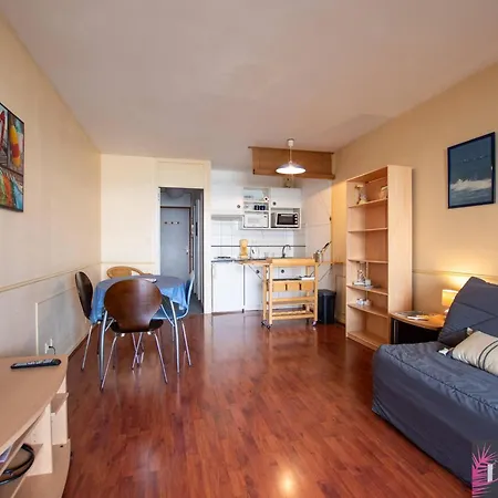 Apartment Meuble Proche Avec Parking - Fr-1-825-64 *