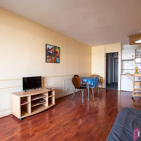 Meuble Proche Avec Parking - Fr-1-825-64 لا روشيل